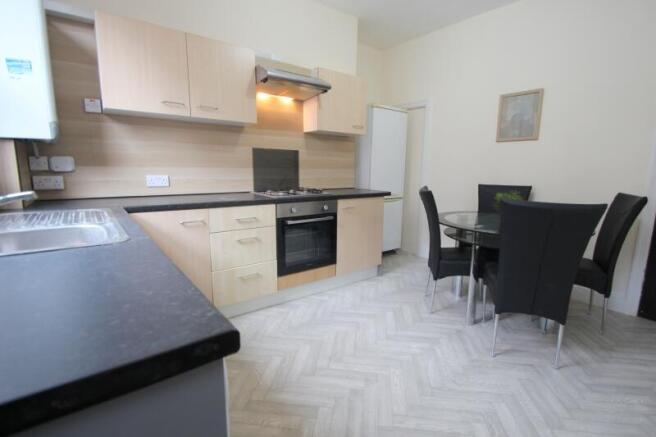 4 bed End of Terrace to rent Image 6