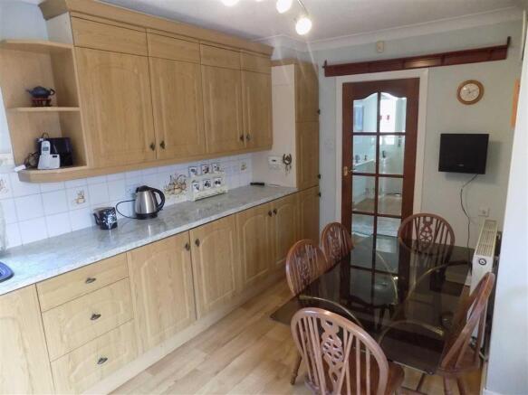 KITCHEN/BREAKFAST ROOM