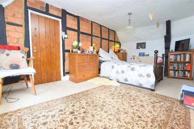 bedroom 1.JPG