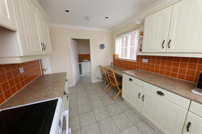 4 bed Detached for sale Image 3