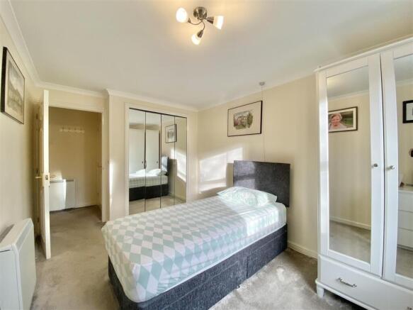 1 bed Apartment for sale Image 5