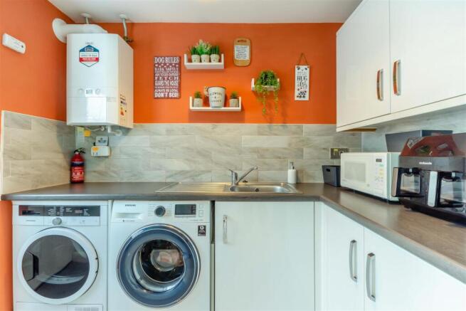 8690582-interior19.jpg