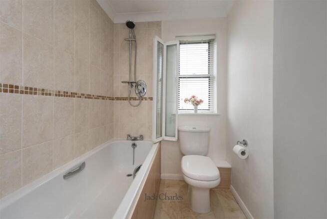 2 Chelsfield Close, TN11 0DW 014.jpg