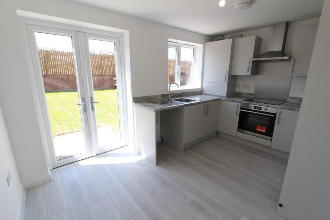 3 bed Semi-Detached to rent Image 4