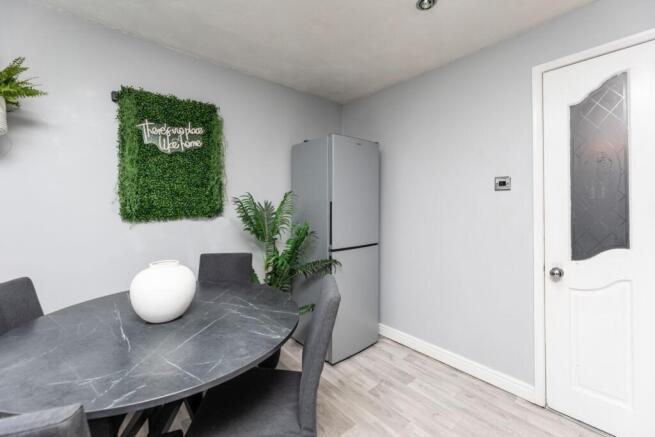 3 bed Semi-Detached for sale Image 8