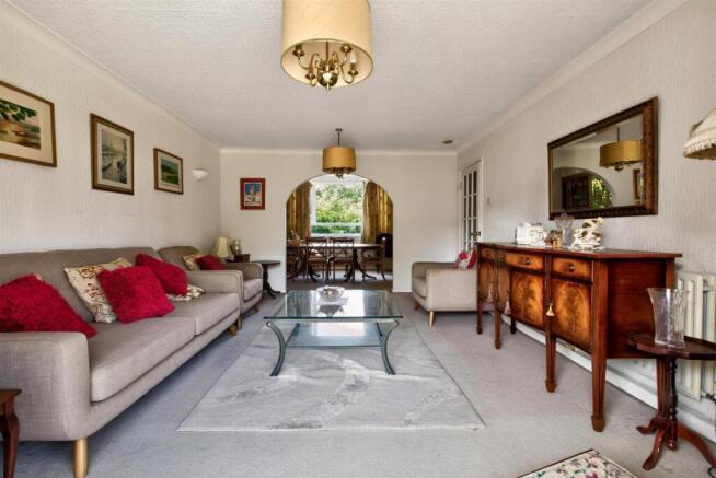 3 bed Apartment for sale Image 8