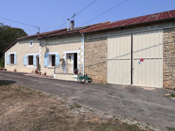 Photo 1