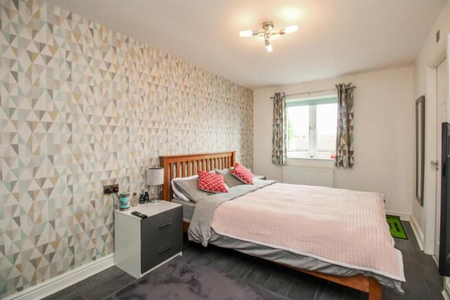 3 bed Town House for sale Image 7