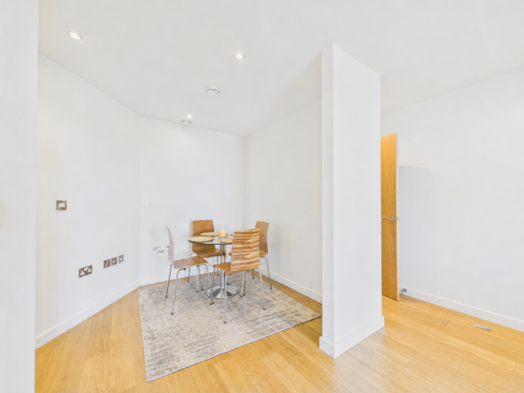 1 bed Apartment to rent Image 3