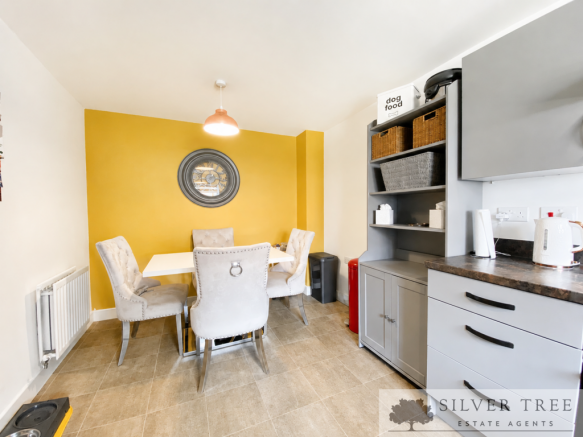 3 bed Semi-Detached for sale Image 7