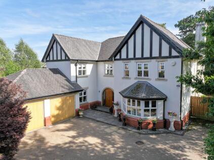 Warren Drive, Hale Barns, WA15