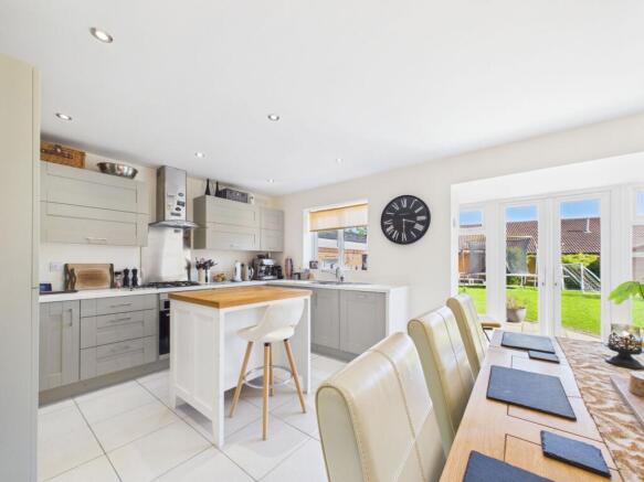 4 bed Detached for sale Image 7