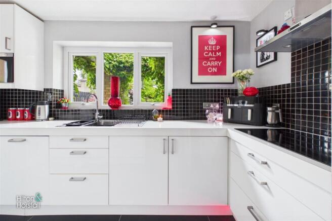 4 bed Detached for sale Image 8