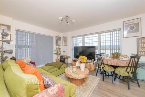 Clovelly Place, Greenhithe, Kent