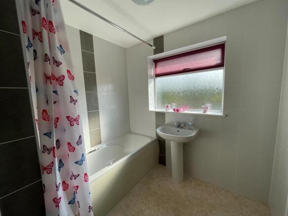 bathroom 2.jpg