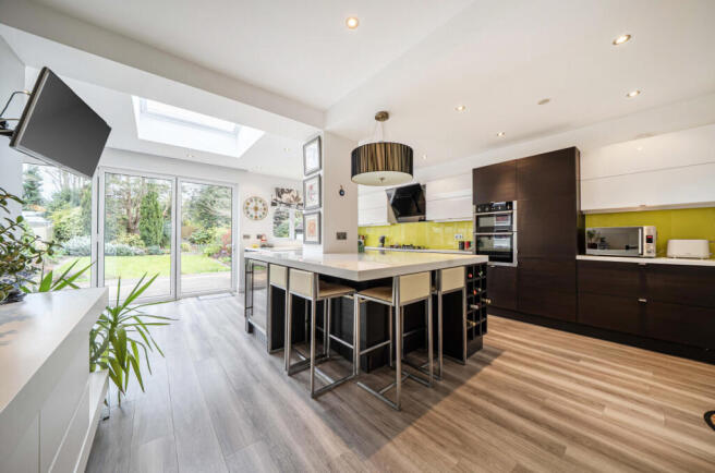 1437887-11-69cd5a...