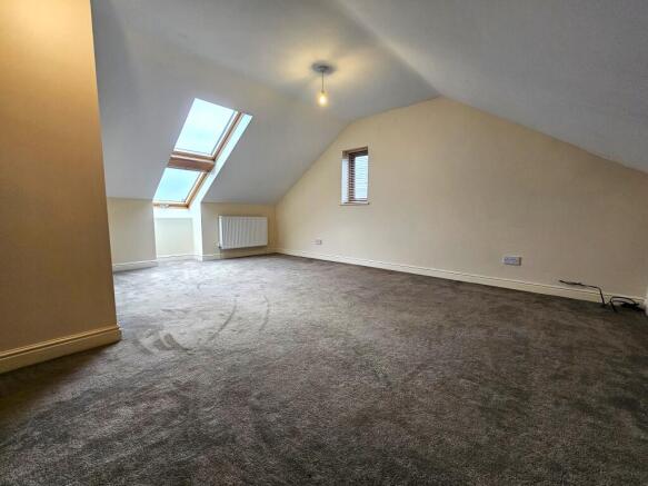 3 bed Apartment to rent Image 7