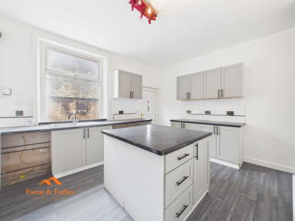 4 bed Terraced for sale Image 5