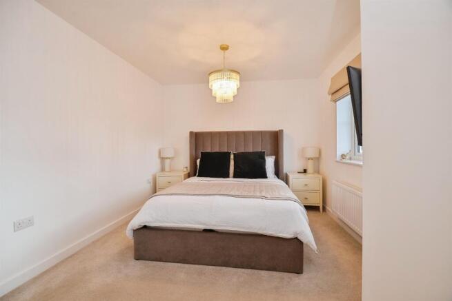 4 bed Detached for sale Image 11