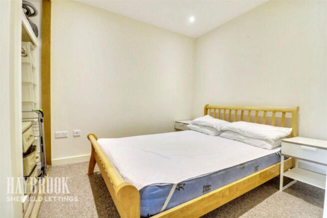Studio to rent Image 5
