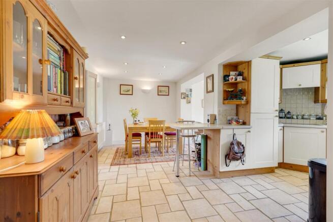 3 bed Semi-Detached for sale Image 7