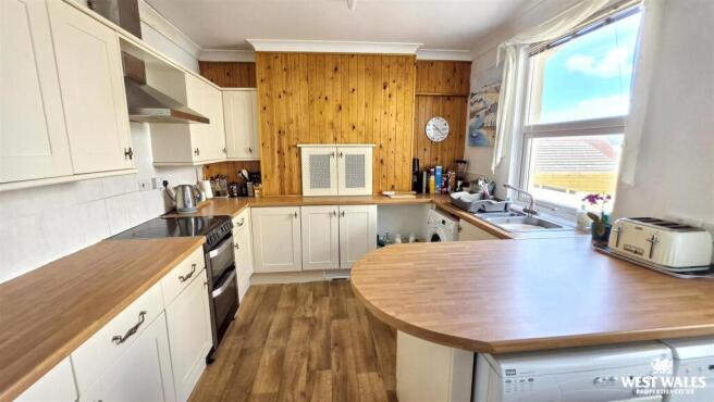 2nd kitchen.jpg