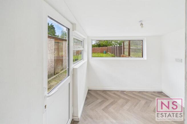 3 bed Semi-Detached for sale Image 9