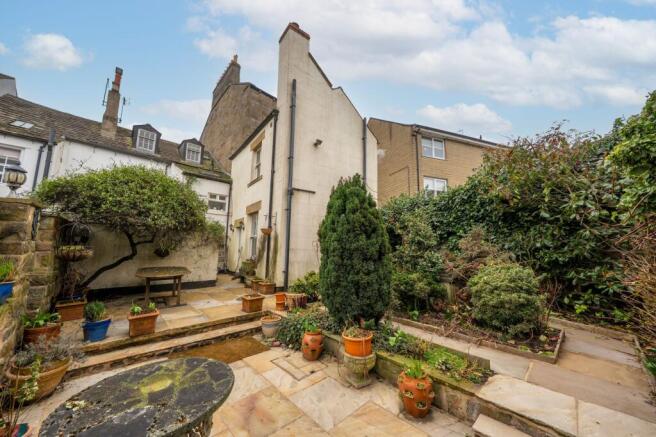 5 bed Semi-Detached for sale Image 9