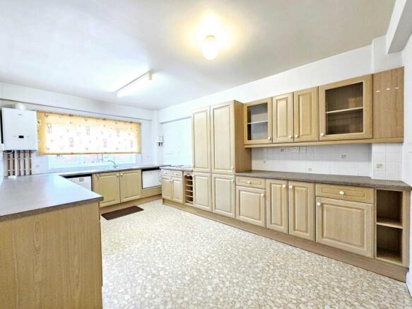 2 bed Flat for sale Image 3