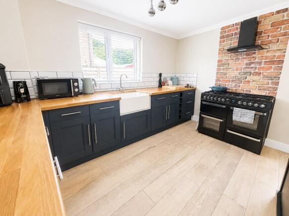 3 bed Detached for sale Image 8