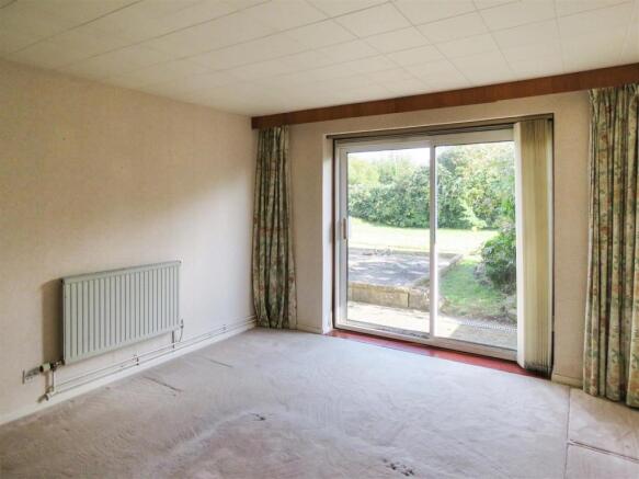 Bedroom 1.JPG