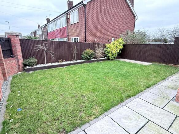4 bed Detached to rent Image 4