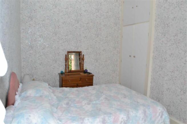 BEDROOM 2 (MIDDLE)