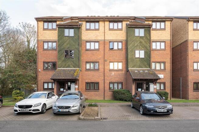 Higham Station Avenue, E4