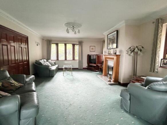 5 bed Detached for sale Image 5