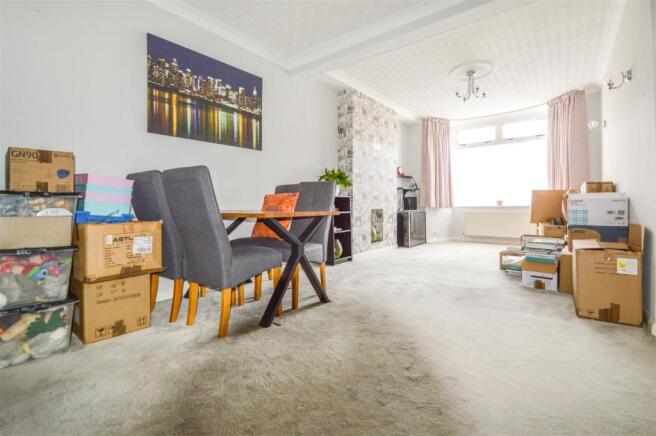 'L' Shaped Through Lounge Dining Room