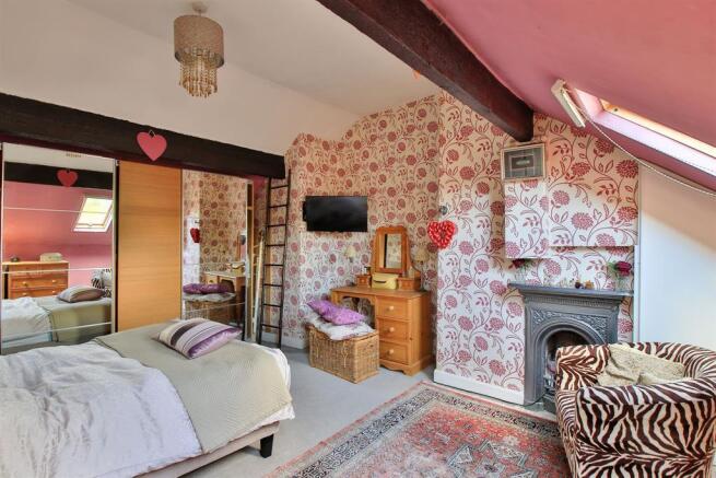 Bedroom 1 (2)