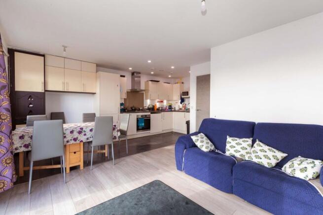 2 Finefield Walk, SLOUGH, SL1 photo 4