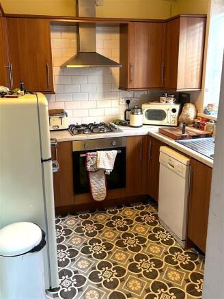 5 bed Semi-Detached for sale Image 5