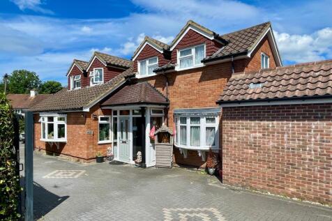 Woodcot Gardens, FARNBOROUGH, GU14
