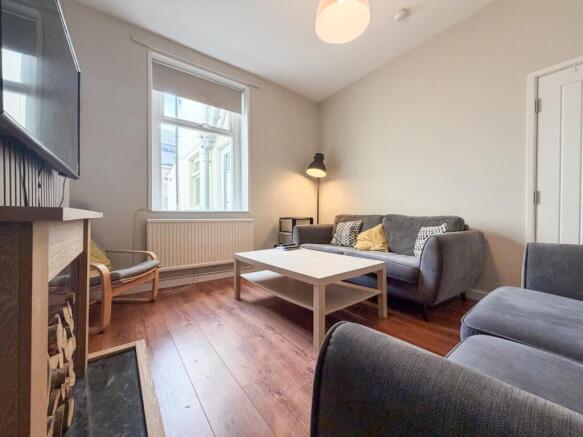 Call 02920 668585 to secure your viewing _3