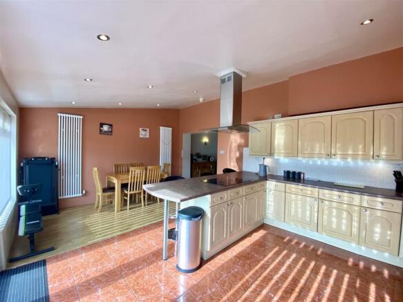 KITCHEN/DINER
