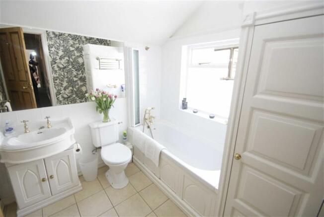 HOUSE BATHROOM REAR