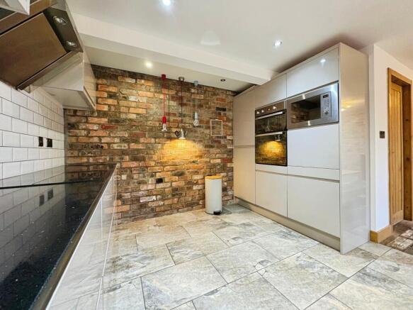 2 bed Character Property to rent Image 6