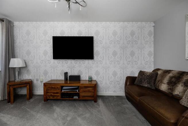 4 bed Detached for sale Image 8