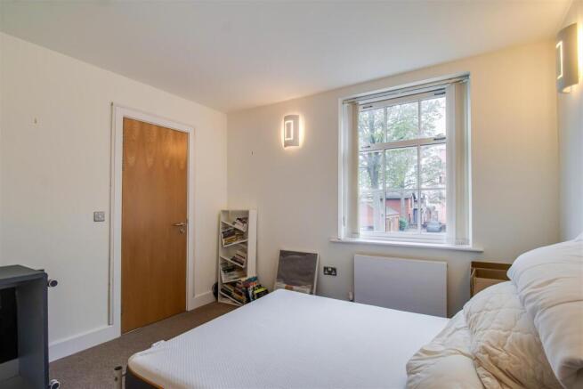 4 bed Town House for sale Image 8