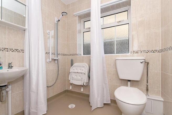 Che-Bathroom_1.jpg