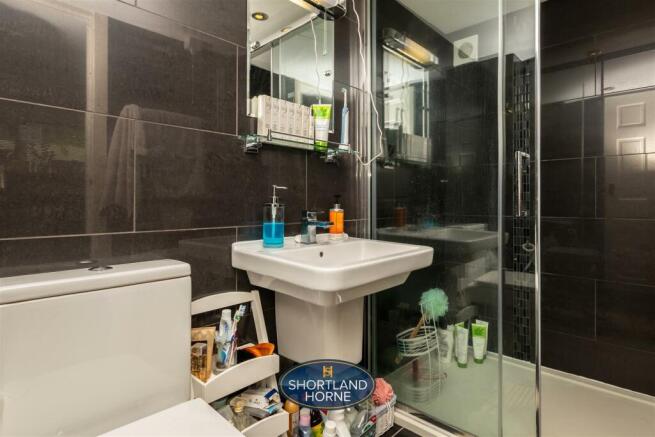 GF SHOWER ROOM.jpg