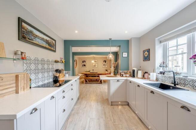 4 bed Detached for sale Image 8