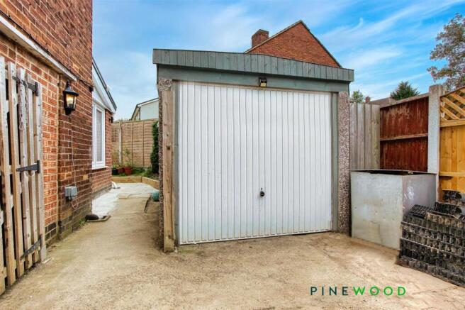 SINGLE GARAGE/WORKSHOP